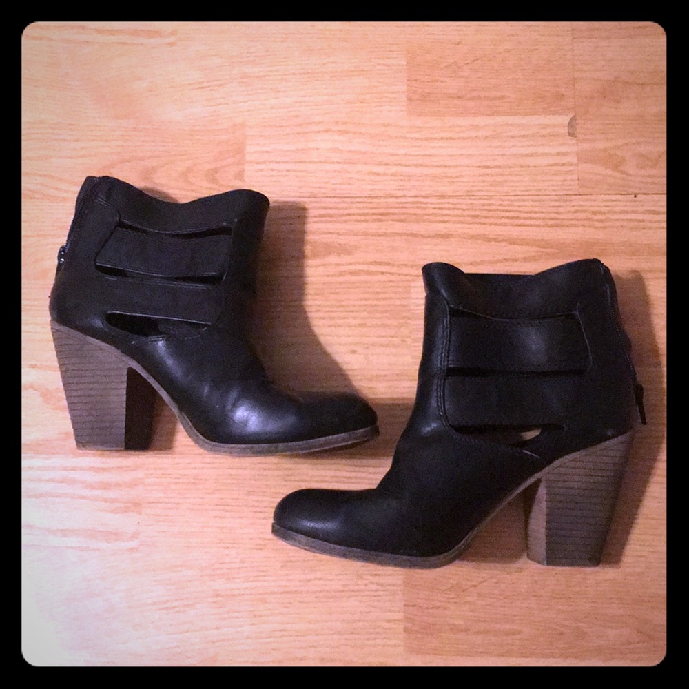 Closed toed booties with side cut outs 8.5
